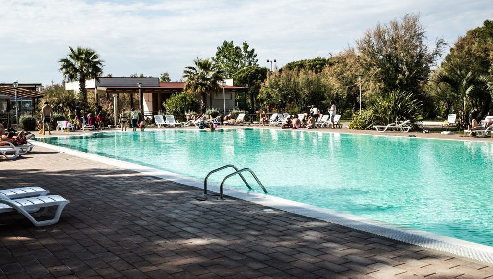 campeggio con piscina a cecina
