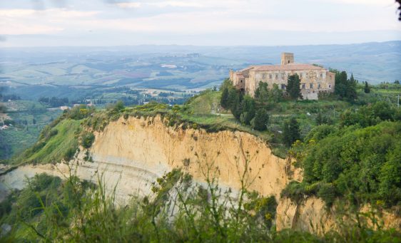 Abbazia dei Santi Giusto e Clemente, Balze di Volterra